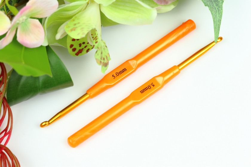 Крючок для вязания с пластмассовой ручкой 5.0 мм