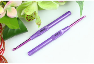 Крючок для вязания с пластмассовой ручкой 4.5 мм