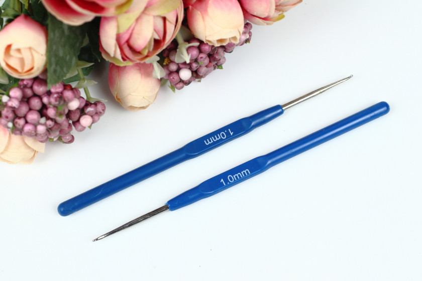 Крючок для вязания с пластмассовой ручкой 1.0 мм