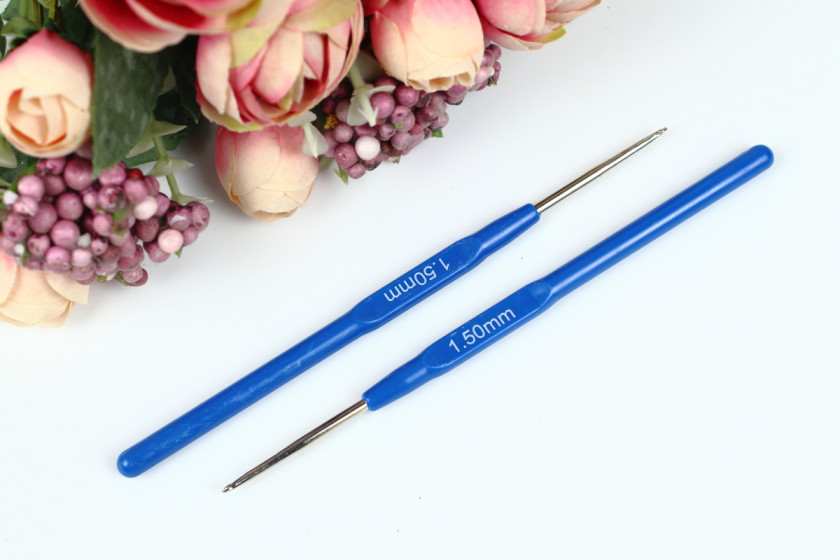 Крючок для вязания с пластмассовой ручкой 1.5 мм