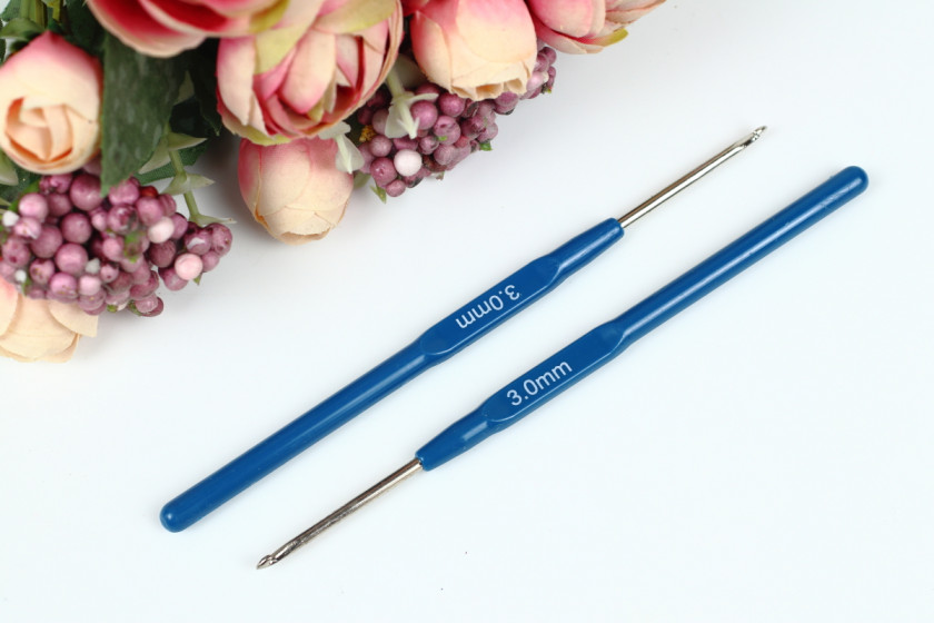 Крючок для вязания с пластмассовой ручкой 3.0 мм